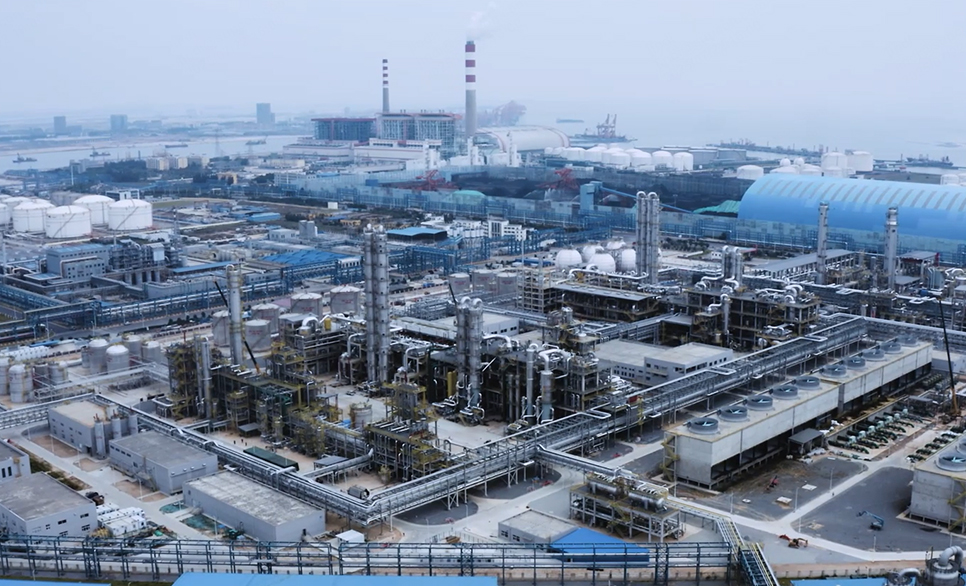 从数据孤岛到智能协同鸿运国际以工业AI赋能广西华谊打造千亿级石化工业标杆